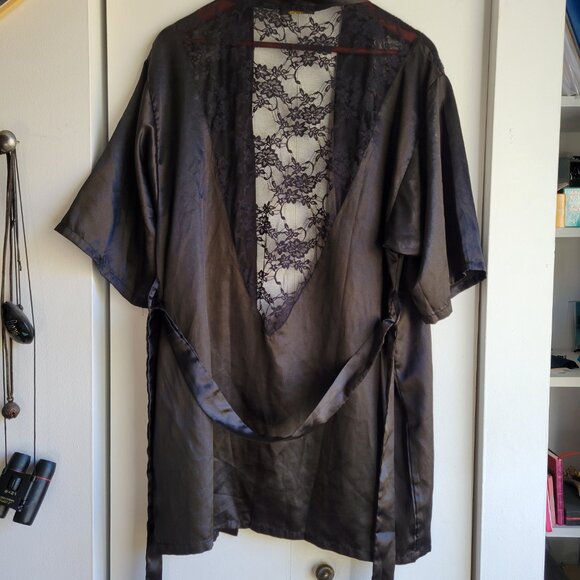 Satin and lace kimono robe - Picture 4 of 7